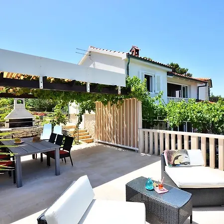 Two-bedrooms By The Sea Apartment *