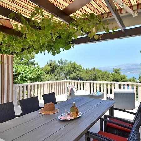 Two-bedrooms By The Sea * Postira